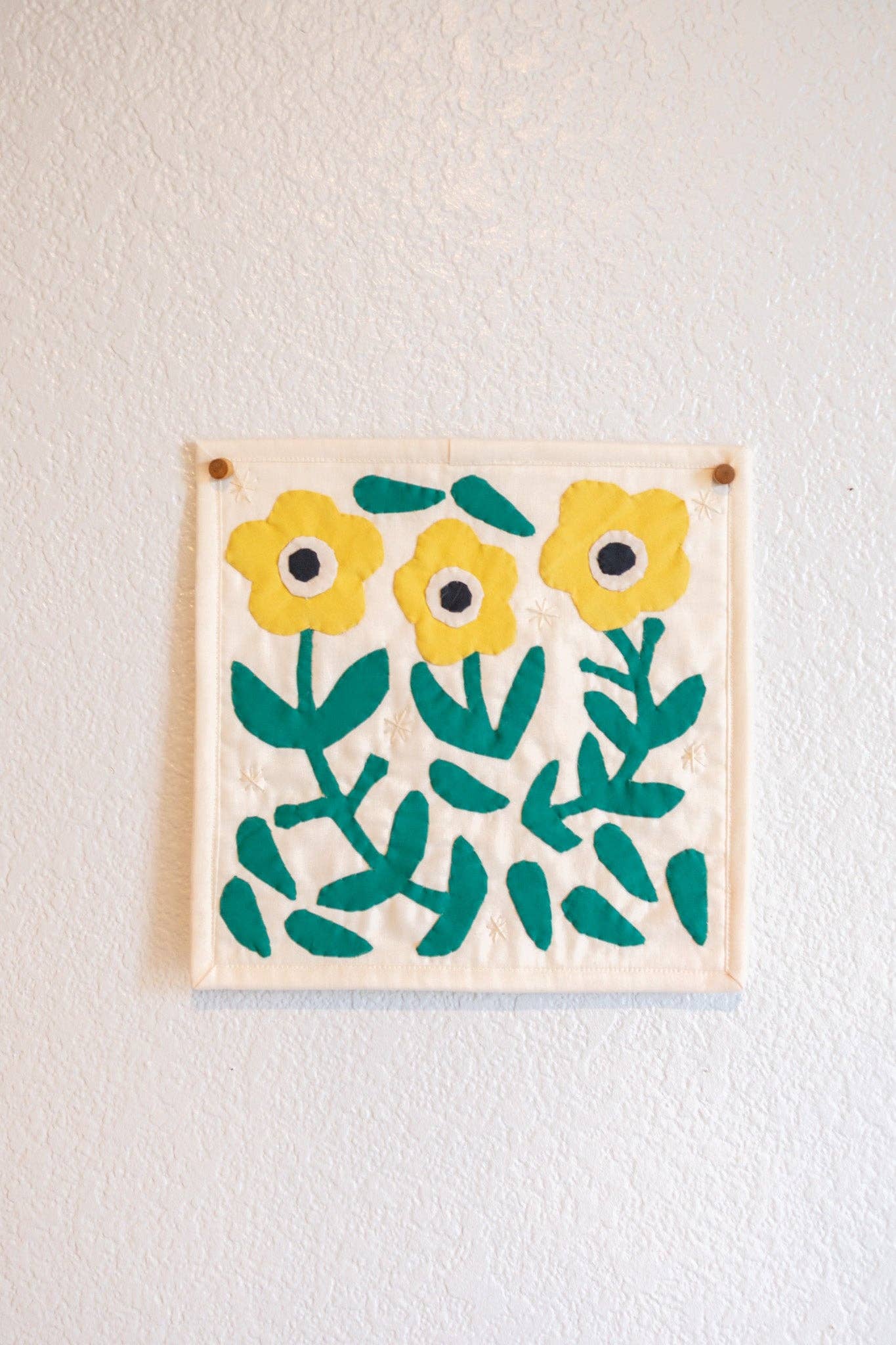it's all in the stitch - Floral Scene DIY Sewing Kit: Yellow & Green / Printed Booklet / Full Kit